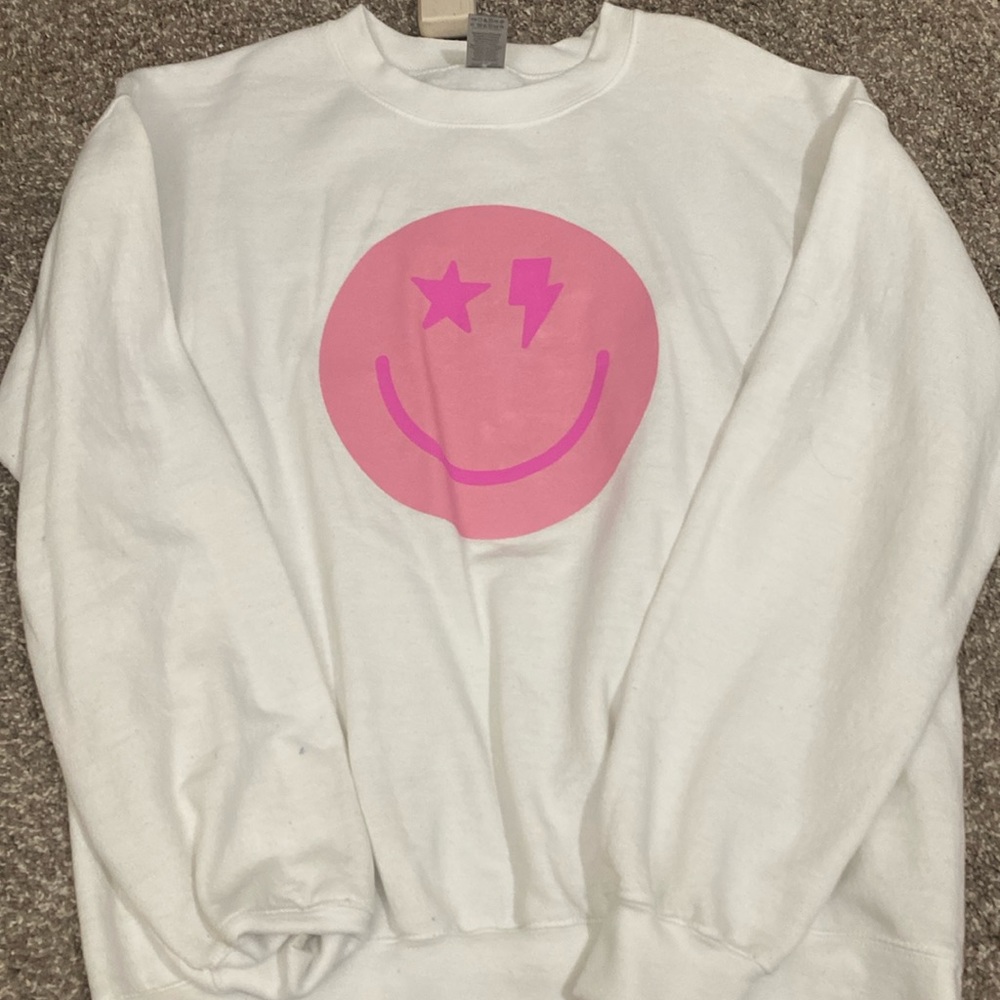 graphic crewneck!